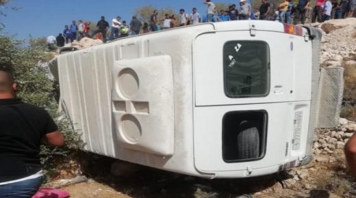 إصابة عشرين طالبا وسائق مركبة في حادث سير شرق بيت لحم