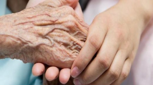 التنمية الإجتماعية وبنك القدس ينظمان احتفالاً للمسنين في بيت الأجداد