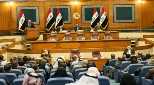 البرلمان العراقي يشكل لجنة لتعديل الدستور ويلغي امتيازات الرئاسات الثلاث