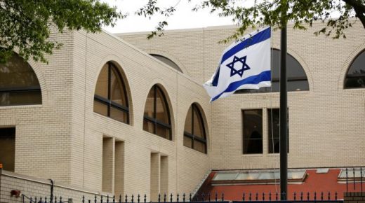 إضراب يشل العمل بسفارات إسرائيل