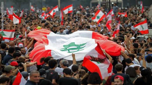 11 يوما من الاحتجاجات في لبنان.. والساعات المقبلة “حاسمة”