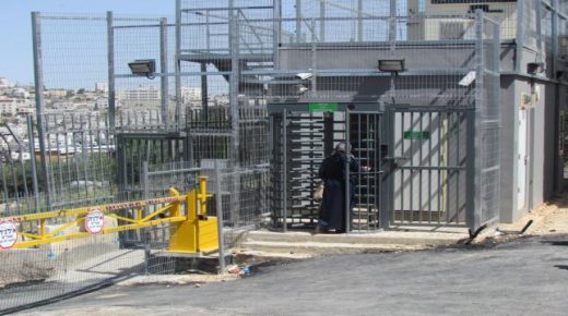 طلب إسرائيلي مستعجل لمحكمة العمل لمنع إغلاق معابر الضفة وغزة