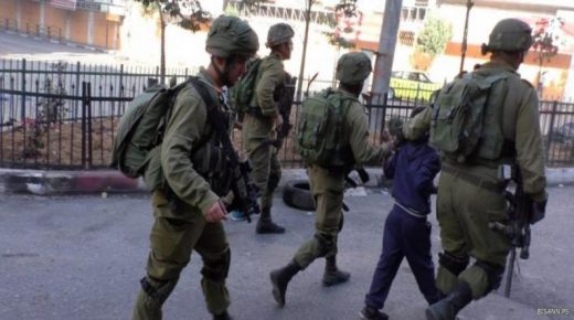 الاحتلال يعتقل ثلاثة اطفال من الخليل