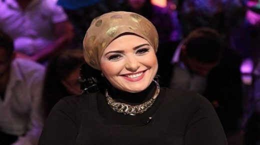 أول تعليق من الفنانة المصرية صابرين بعد خلعها الحجاب