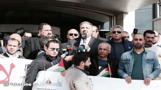 وقف تضامنية منددة بحظر أنشطة تلفزيون فلسطين في القدس