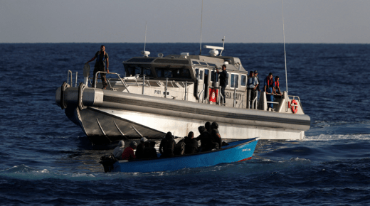 خفر السواحل التونسية تنقذ مهاجرين في عرض البحر