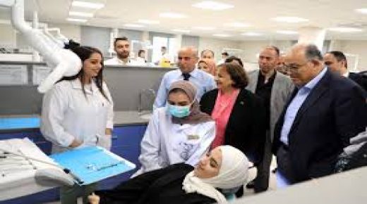 وزيرة الصحة تفتتح عيادات جديدة لكلية طب الاسنان في الجامعة العربية الامريكية