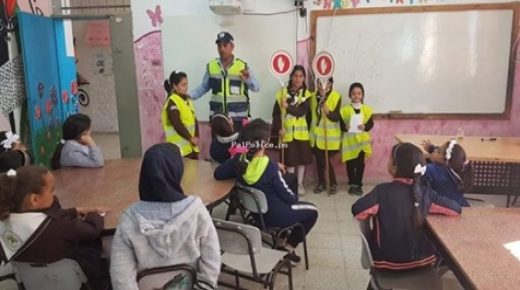 الشرطة تعقد محاضرة حول دوريات السلامة على الطرق بمدرسة بنات ديربلوط