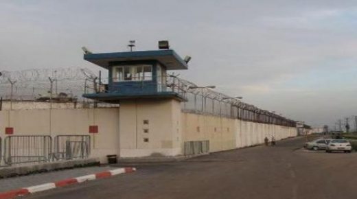 هيئة الأسرى: إدارة السجون تنقل أسرى قسم 10 في سجن “ايشل” إلى سجن “نفحة”