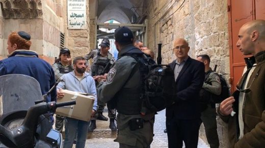 وقفة تضامنية في جنين منددة بحظر أنشطة تلفزيون فلسطين في القدس