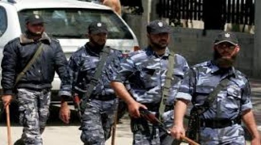 أجهزة حما س تعتدي بالضرب على محتجين على تأجير بلدية بيت لاهيا لأرض عامة لمشروع خاص
