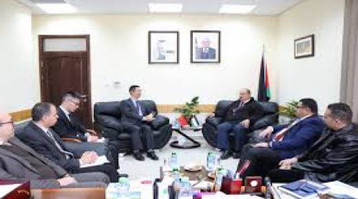 أبو مويس يبحث الاستفادة من الخبرات الصينية في مجال التعليم التقني