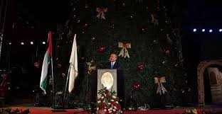 اشتية في إضاءة شجرة الميلاد: بيرزيت تبرهن أنها عنقود المحبة والثقافة والروح الوطنية