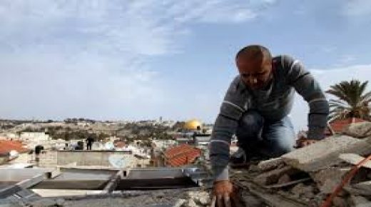 الاحتلال يجبر مواطنا على هدم مسكنه ذاتيا جنوب شرق القدس