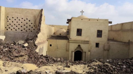 مصرع 3 أشخاص بانهيار جدار كنيسة أثرية في مصر