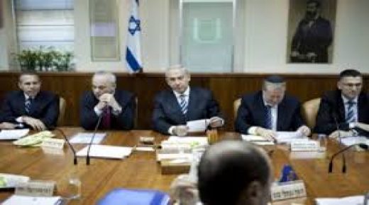 إسرائيل تحاصر الرئيس والقيادة وتقدم تسهيلات لحماس ضمن “صفقة العصر”