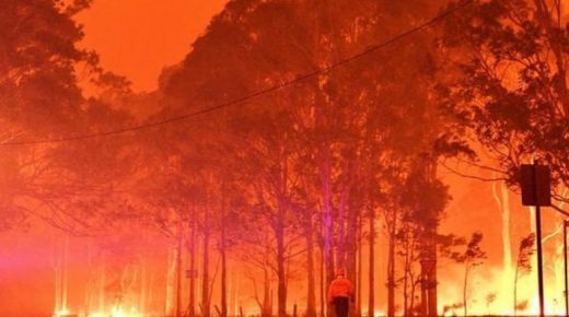 عواصف رعدية بأستراليا تحيي الآمال في إطفاء حرائق الغابات