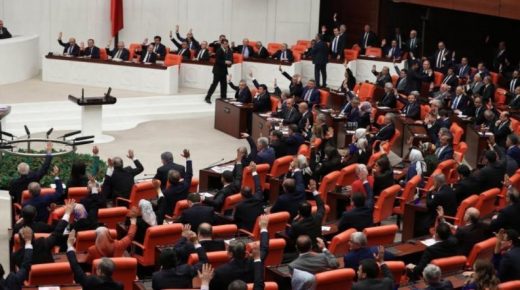 “مجلس الأمة التركي”: “صفقة القرن” منحازة وتتعارض مع قرارات الأمم المتحدة وحل الدولتين