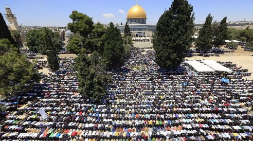 40 ألف مصل يؤدون الجمعة في المسجد الأقصى