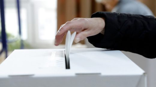الناخبون يصوتون في دورة ثانية للانتخابات الرئاسية في كرواتيا