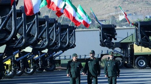 مسؤولون أمريكيون: واشنطن رصدت تحريك إيران معدات عسكرية