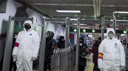 الصين تعزز اجراءاتها لمنع تفشي فيروس “كورونا” وحصيلة الوفيات ترتفع إلى 80