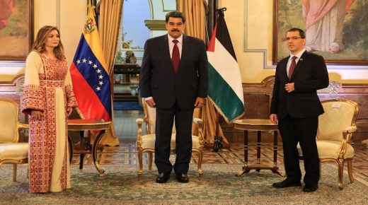 الرئيس الفنزويلي يقلد السفيرة صبح وسام فرانسيسكو الأعلى