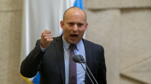 وزير جيش الاحتلال يمنع دخول نشطاء يساريين إسرائيليين للضفة الغربية