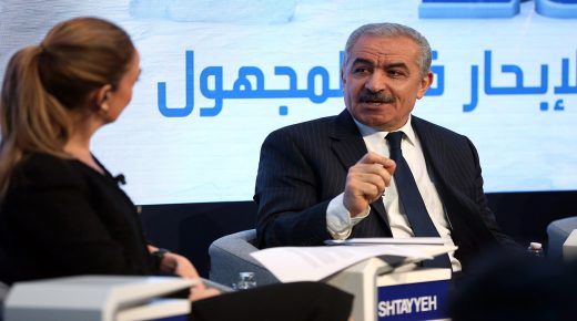 العزم يكشف تفاصيل لقاءات رئيس الوزراء محمد اشتية في مؤتمر دافوس