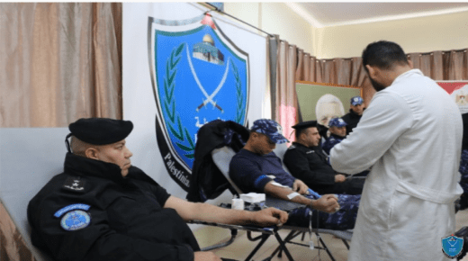 الشرطة تنظم حملة للتبرع بالدم بالتعاون مع بنك الدم الوطني في رام الله