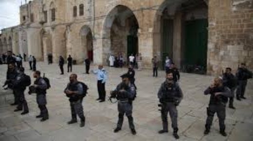 القدس: قوات الاحتلال تعتدي على المصلين واعتقالات بالأقصى وباب حطة