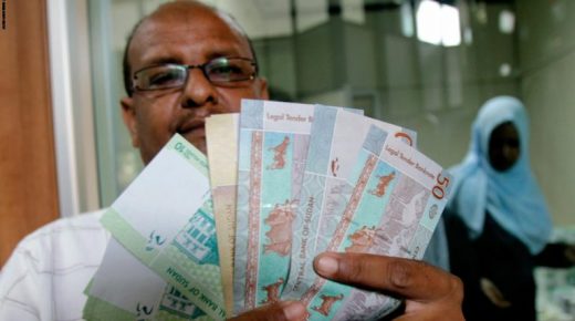 الجنيه السوداني يسجل انخفاضًا غير مسبوق أمام الدولار