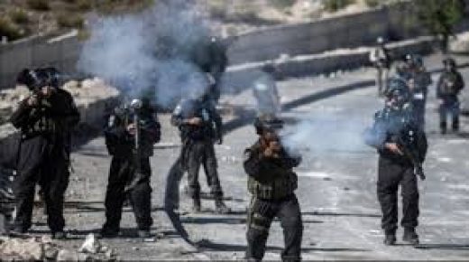 اعتقال شاب على حاجز قلنديا ومواجهات في محيط جامعة القدس