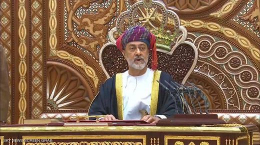 سلطان عمان يأمر بتغيير النشيد الوطني والعلم