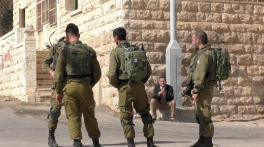 قوات الاحتلال تحتجز مدرسين شرق بيت لحم