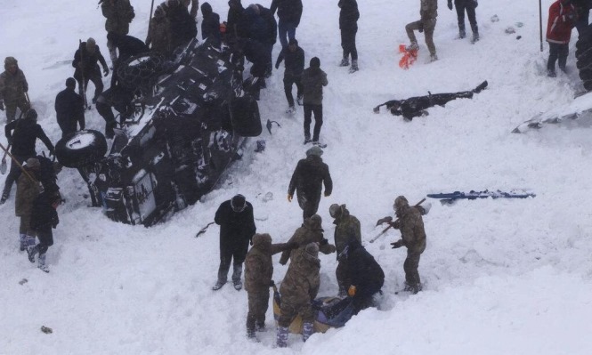 تركيا: مقتل 23 شخصا بينهم رجال إنقاذ بانهيار ثلجي