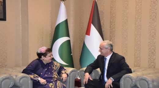 ربعي يضع وزيرة حقوق الانسان في باكستان في صورة الأوضاع الفلسطينية