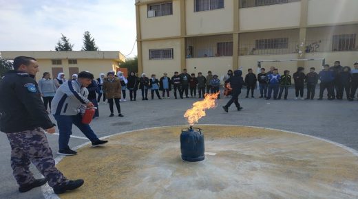 الدفاع المدني يعقد دورة تدريبية في الاخلاء لطلاب مدرستين في محافظة رام الله