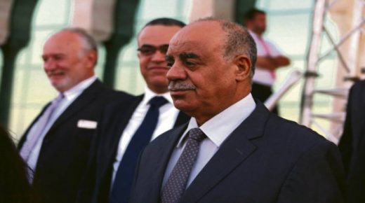 نيابة عن الرئيس: الهرفي يسلم رئيس بلدية لكورنوف الفرنسية مواطنة الشرف الفلسطينية