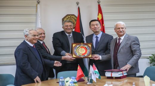 جامعة القدس توقع اتفاقيتي تعاون مع “بيرزيت” و”القدس المفتوحة” لتعليم اللغة الصينية