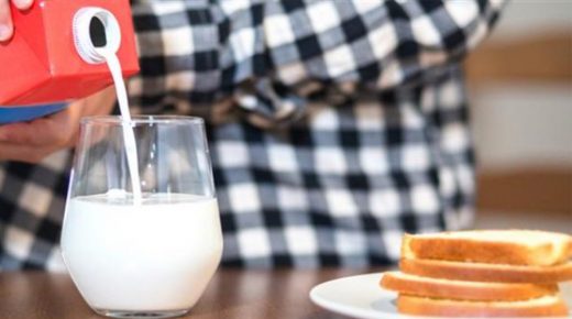 كم كوباً من الحليب توفر متطلبات الجسم من الكالسيوم؟