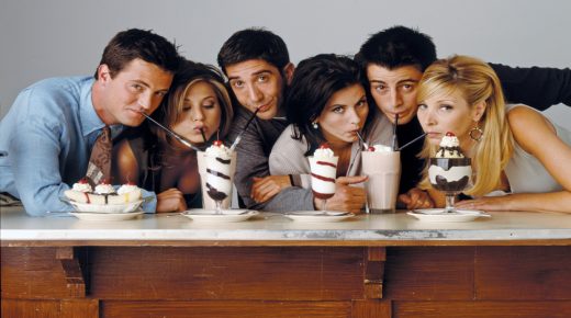 عودة مسلسل Friends قد تفشل بسبب خلاف بين جينيفر أنيستون مع مؤلفة العمل