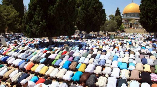 نحو 50 ألف مصل يؤدون الجمعة في المسجد الأقصى المبارك