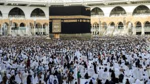 السعودية تعلّق مؤقتاً دخول المعتمرين إلى المملكة منعاً لوصول “كورونا”