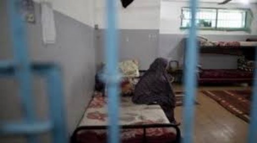 الاحتلال يستمر بحرمان الأسيرة سهير سليمية من زيارة عائلتها