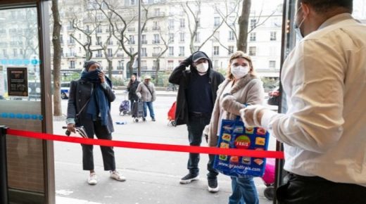 فرنسا تحذر من “أخطر أسبوعين” لتفشي وباء “كورونا”