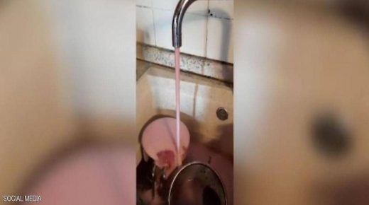 “ماء أحمر” يتدفق من الصنابير في إيطاليا.. والسلطات تكشف السر