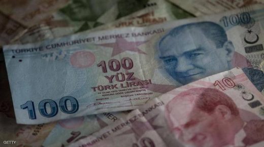 الليرة التركية تستمر بالهبوط مع اقتراب “الركود الاقتصادي”