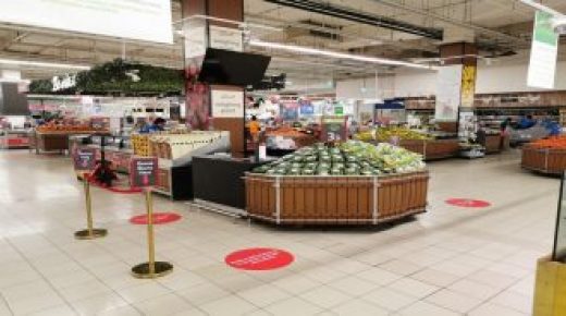 الإمارات تسمح لمنافذ بيع المواد الغذائية والصيدليات بالعمل 24 ساعة