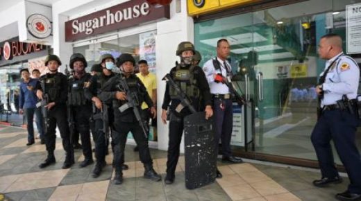 الفلبين: مسلّح يحتجز 30 رهينة في مركز تسوّق